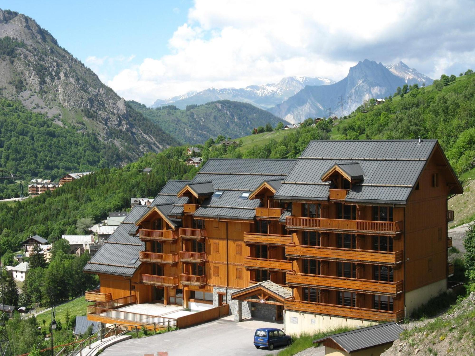 Residence Odalys Le Hameau Et Les Chalets De La Vallee D'Or Valloire Exterior photo